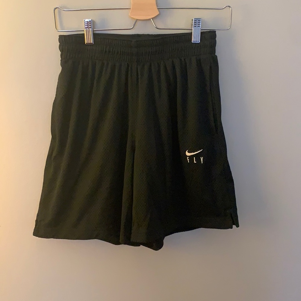 Nike Fly Women’s basketball shorts